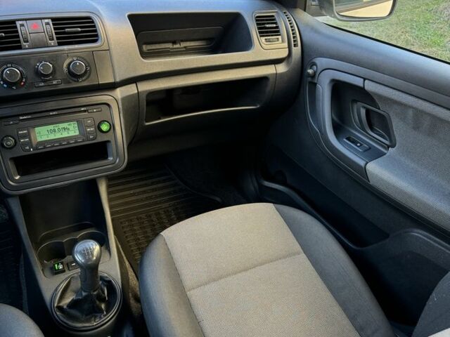 Білий Шкода Фабія, об'ємом двигуна 1.4 л та пробігом 280 тис. км за 3000 $, фото 8 на Automoto.ua