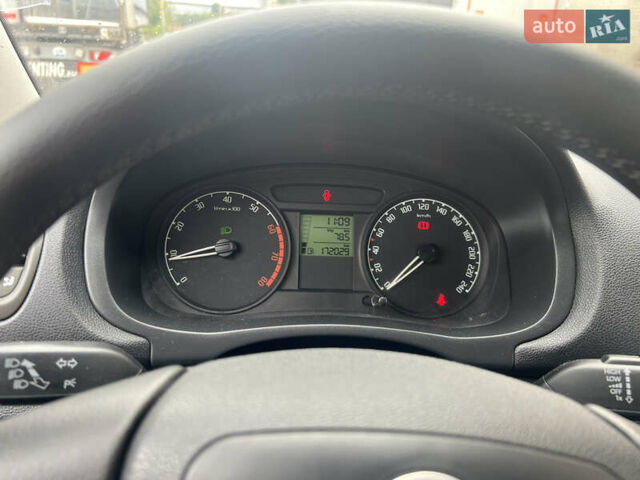 Білий Шкода Фабія, об'ємом двигуна 1.2 л та пробігом 176 тис. км за 4400 $, фото 28 на Automoto.ua
