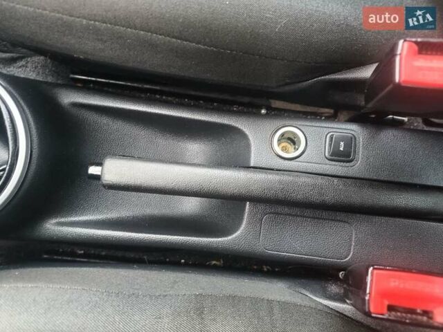 Белый Шкода Фабия, объемом двигателя 1.2 л и пробегом 290 тыс. км за 3300 $, фото 9 на Automoto.ua