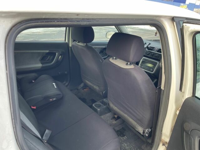 Білий Шкода Фабія, об'ємом двигуна 1.2 л та пробігом 290 тис. км за 3450 $, фото 5 на Automoto.ua