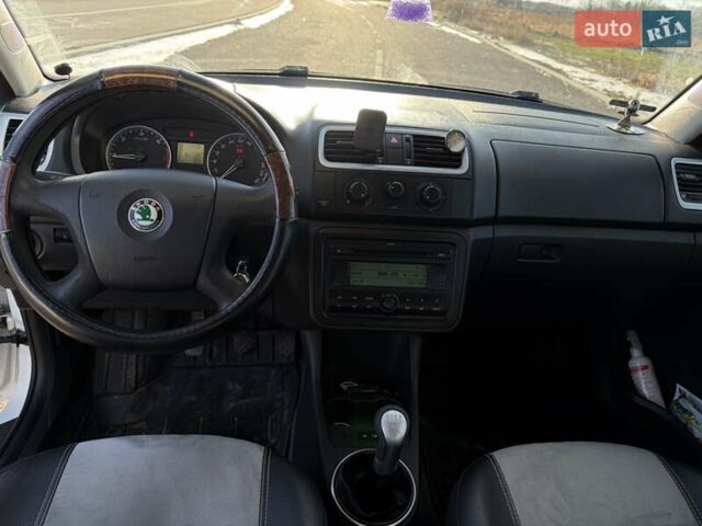 Белый Шкода Фабия, объемом двигателя 1.42 л и пробегом 290 тыс. км за 3800 $, фото 5 на Automoto.ua
