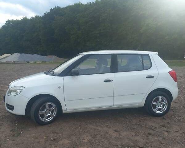 Белый Шкода Фабия, объемом двигателя 1.2 л и пробегом 185 тыс. км за 4700 $, фото 17 на Automoto.ua