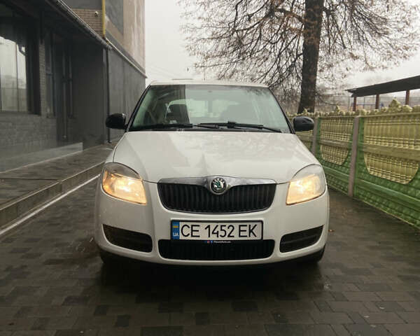 Белый Шкода Фабия, объемом двигателя 1.42 л и пробегом 349 тыс. км за 4600 $, фото 1 на Automoto.ua