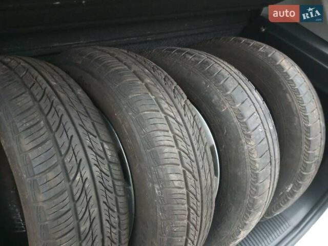 Білий Шкода Фабія, об'ємом двигуна 1.42 л та пробігом 274 тис. км за 3900 $, фото 12 на Automoto.ua