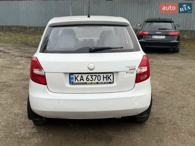 Белый Шкода Фабия, объемом двигателя 1.2 л и пробегом 240 тыс. км за 2999 $, фото 6 на Automoto.ua