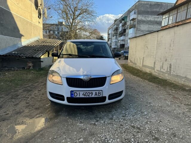 Білий Шкода Фабія, об'ємом двигуна 1.4 л та пробігом 280 тис. км за 3000 $, фото 5 на Automoto.ua