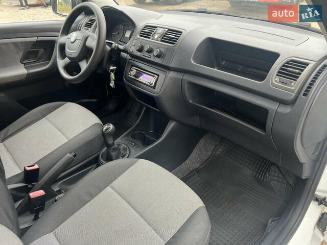Білий Шкода Фабія, об'ємом двигуна 1.2 л та пробігом 176 тис. км за 4400 $, фото 44 на Automoto.ua