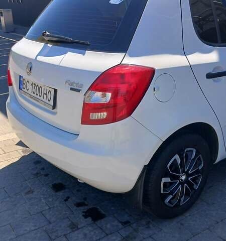 Белый Шкода Фабия, объемом двигателя 1.2 л и пробегом 225 тыс. км за 3250 $, фото 10 на Automoto.ua