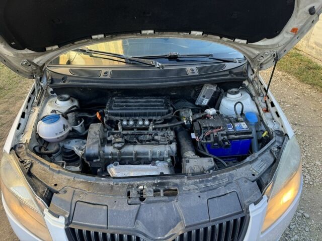 Білий Шкода Фабія, об'ємом двигуна 1.4 л та пробігом 280 тис. км за 3000 $, фото 13 на Automoto.ua