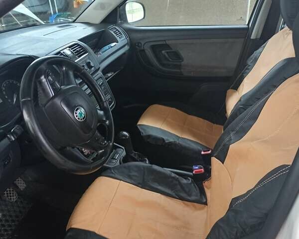 Білий Шкода Фабія, об'ємом двигуна 1.42 л та пробігом 348 тис. км за 4300 $, фото 2 на Automoto.ua
