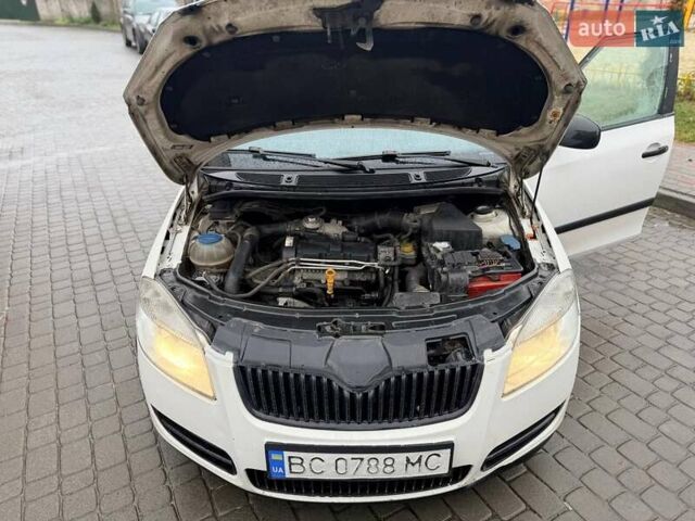 Белый Шкода Фабия, объемом двигателя 1.42 л и пробегом 273 тыс. км за 3800 $, фото 6 на Automoto.ua