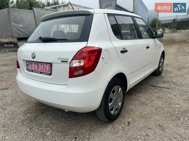 Білий Шкода Фабія, об'ємом двигуна 1.2 л та пробігом 176 тис. км за 4400 $, фото 15 на Automoto.ua