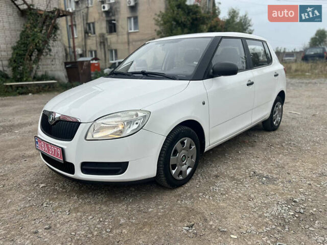 Білий Шкода Фабія, об'ємом двигуна 1.2 л та пробігом 176 тис. км за 4400 $, фото 6 на Automoto.ua