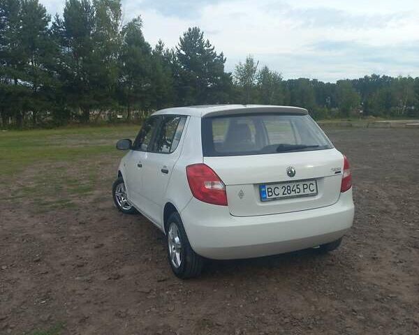 Белый Шкода Фабия, объемом двигателя 1.2 л и пробегом 185 тыс. км за 4700 $, фото 21 на Automoto.ua