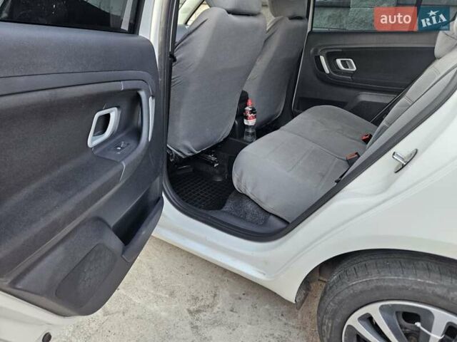 Белый Шкода Фабия, объемом двигателя 1.6 л и пробегом 198 тыс. км за 5200 $, фото 42 на Automoto.ua