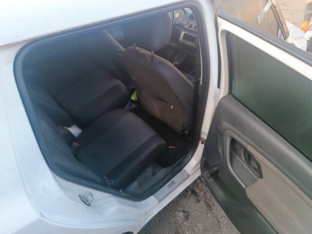 Білий Шкода Фабія, об'ємом двигуна 0 л та пробігом 150 тис. км за 1500 $, фото 4 на Automoto.ua