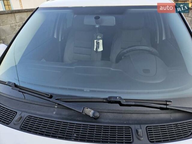 Белый Шкода Фабия, объемом двигателя 1.6 л и пробегом 198 тыс. км за 5200 $, фото 26 на Automoto.ua