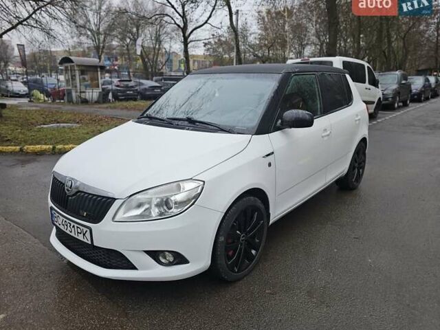 Белый Шкода Фабия, объемом двигателя 1.39 л и пробегом 213 тыс. км за 7250 $, фото 5 на Automoto.ua