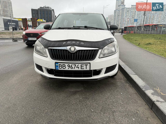 Белый Шкода Фабия, объемом двигателя 1.2 л и пробегом 184 тыс. км за 4800 $, фото 5 на Automoto.ua