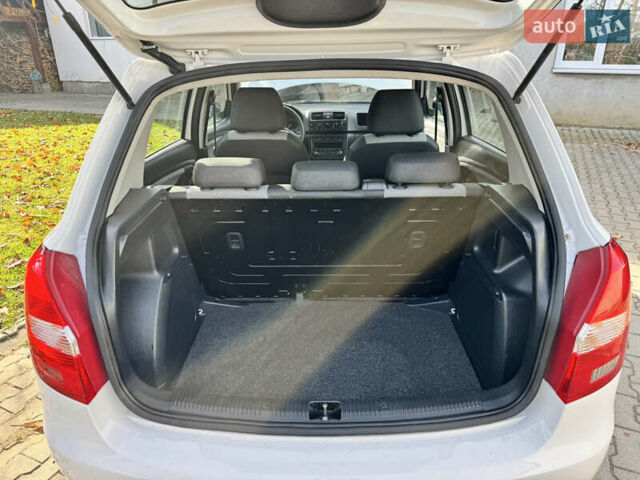 Белый Шкода Фабия, объемом двигателя 1.2 л и пробегом 158 тыс. км за 5499 $, фото 9 на Automoto.ua