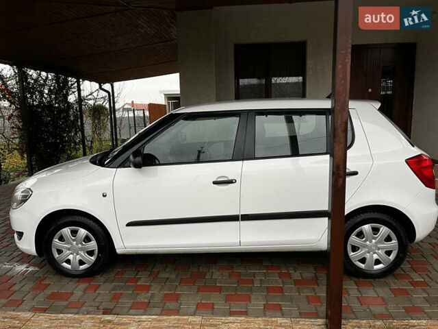 Белый Шкода Фабия, объемом двигателя 1.39 л и пробегом 141 тыс. км за 5400 $, фото 7 на Automoto.ua