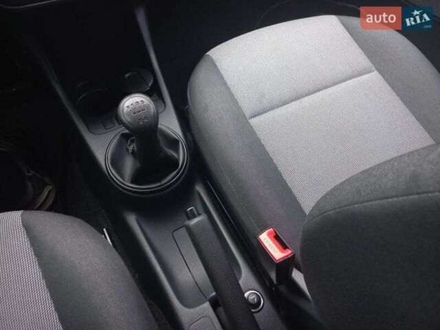 Белый Шкода Фабия, объемом двигателя 1.2 л и пробегом 48 тыс. км за 5000 $, фото 3 на Automoto.ua