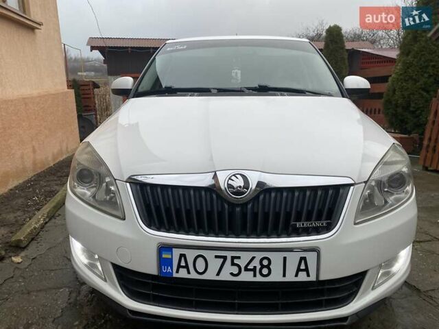 Белый Шкода Фабия, объемом двигателя 1.39 л и пробегом 194 тыс. км за 6200 $, фото 4 на Automoto.ua
