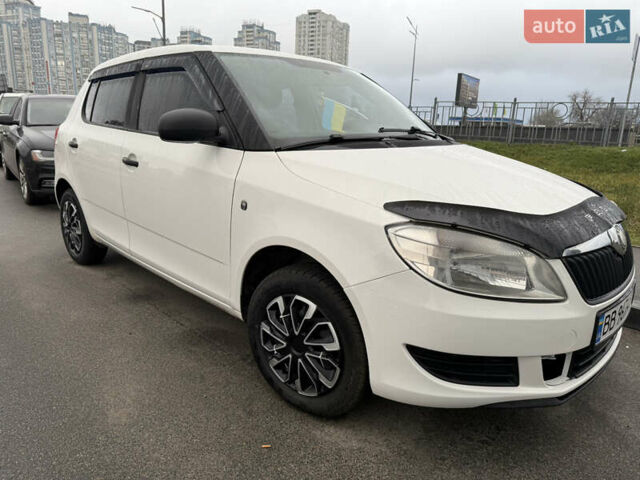 Белый Шкода Фабия, объемом двигателя 1.2 л и пробегом 184 тыс. км за 4800 $, фото 8 на Automoto.ua