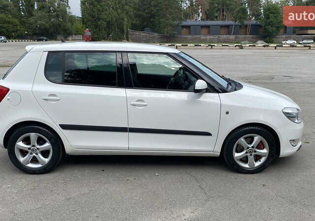 Белый Шкода Фабия, объемом двигателя 1.2 л и пробегом 209 тыс. км за 6500 $, фото 7 на Automoto.ua