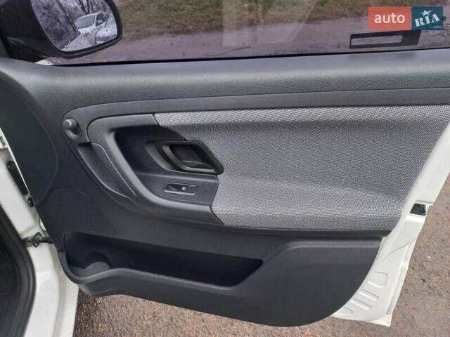 Белый Шкода Фабия, объемом двигателя 1.2 л и пробегом 48 тыс. км за 5000 $, фото 14 на Automoto.ua