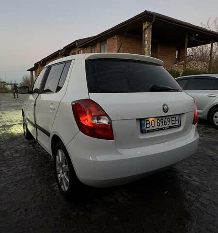 Белый Шкода Фабия, объемом двигателя 1.6 л и пробегом 294 тыс. км за 4700 $, фото 11 на Automoto.ua