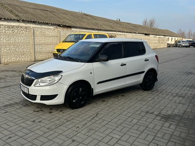 Белый Шкода Фабия, объемом двигателя 1.2 л и пробегом 265 тыс. км за 3299 $, фото 9 на Automoto.ua