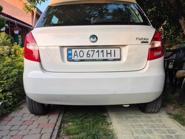 Белый Шкода Фабия, объемом двигателя 1.2 л и пробегом 140 тыс. км за 5900 $, фото 3 на Automoto.ua