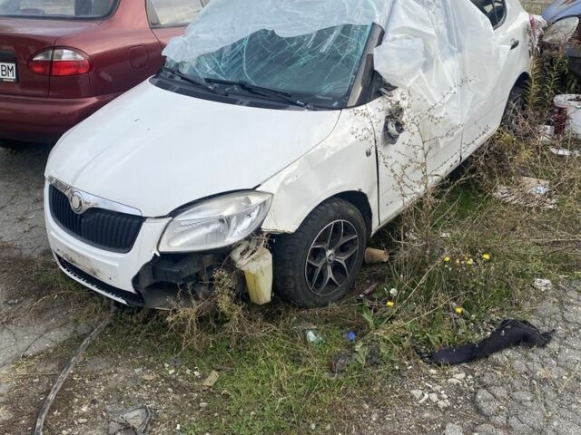 Белый Шкода Фабия, объемом двигателя 1.2 л и пробегом 150 тыс. км за 1300 $, фото 1 на Automoto.ua