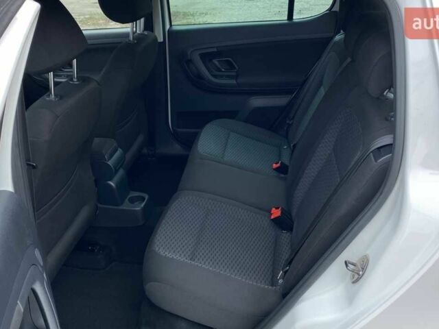 Білий Шкода Фабія, об'ємом двигуна 1.2 л та пробігом 209 тис. км за 2500 $, фото 8 на Automoto.ua