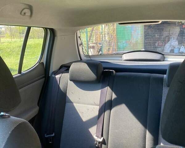 Белый Шкода Фабия, объемом двигателя 1.2 л и пробегом 125 тыс. км за 4400 $, фото 3 на Automoto.ua