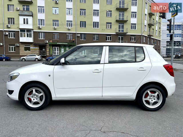 Белый Шкода Фабия, объемом двигателя 1.6 л и пробегом 215 тыс. км за 4900 $, фото 10 на Automoto.ua