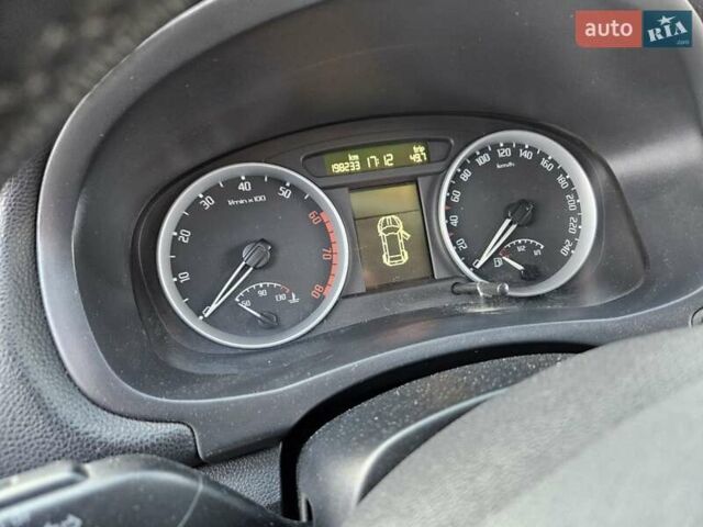 Белый Шкода Фабия, объемом двигателя 1.6 л и пробегом 198 тыс. км за 5200 $, фото 41 на Automoto.ua