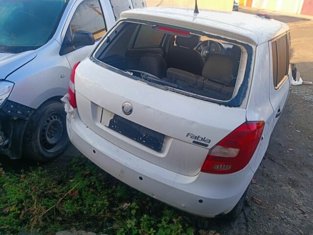 Білий Шкода Фабія, об'ємом двигуна 0 л та пробігом 150 тис. км за 1500 $, фото 3 на Automoto.ua