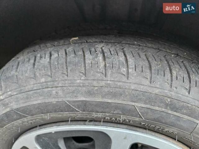 Белый Шкода Фабия, объемом двигателя 1.6 л и пробегом 198 тыс. км за 5200 $, фото 10 на Automoto.ua