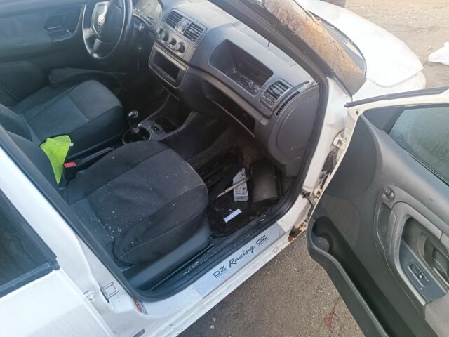 Білий Шкода Фабія, об'ємом двигуна 0 л та пробігом 150 тис. км за 1500 $, фото 5 на Automoto.ua