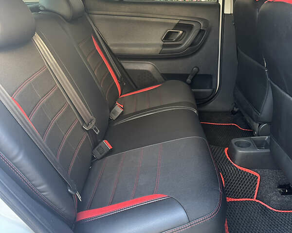 Белый Шкода Фабия, объемом двигателя 1.6 л и пробегом 196 тыс. км за 5200 $, фото 9 на Automoto.ua