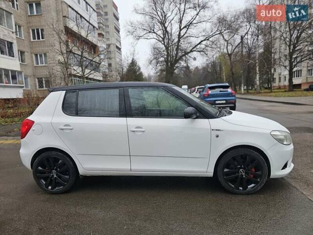 Белый Шкода Фабия, объемом двигателя 1.39 л и пробегом 213 тыс. км за 7250 $, фото 1 на Automoto.ua