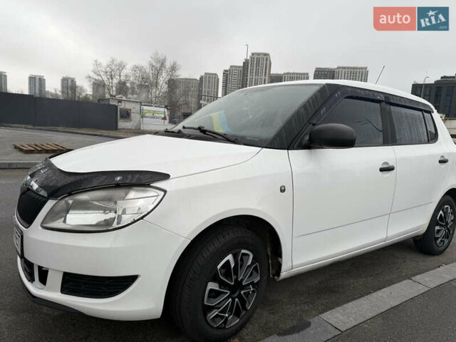 Белый Шкода Фабия, объемом двигателя 1.2 л и пробегом 184 тыс. км за 4800 $, фото 7 на Automoto.ua
