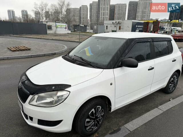 Белый Шкода Фабия, объемом двигателя 1.2 л и пробегом 184 тыс. км за 4800 $, фото 6 на Automoto.ua