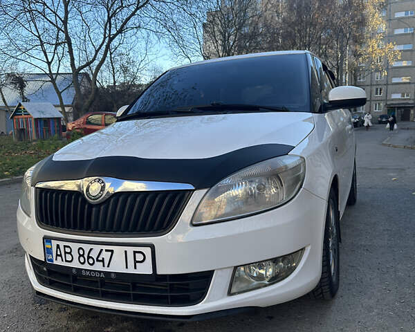 Белый Шкода Фабия, объемом двигателя 1.6 л и пробегом 196 тыс. км за 5200 $, фото 2 на Automoto.ua