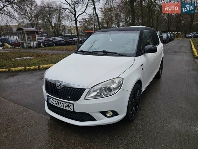 Белый Шкода Фабия, объемом двигателя 1.39 л и пробегом 213 тыс. км за 6999 $, фото 2 на Automoto.ua