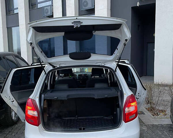 Белый Шкода Фабия, объемом двигателя 1.2 л и пробегом 184 тыс. км за 4800 $, фото 12 на Automoto.ua