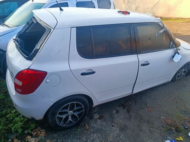 Білий Шкода Фабія, об'ємом двигуна 0 л та пробігом 150 тис. км за 1500 $, фото 2 на Automoto.ua