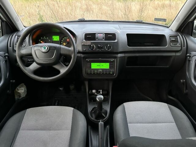 Білий Шкода Фабія, об'ємом двигуна 1.2 л та пробігом 220 тис. км за 4200 $, фото 5 на Automoto.ua